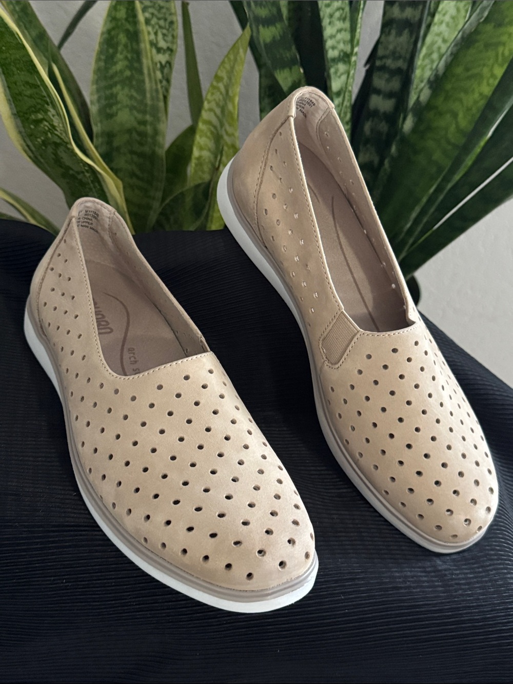 Munro Ridley Tan Perforated Leather Slip-On Flats - Women's Size 8M